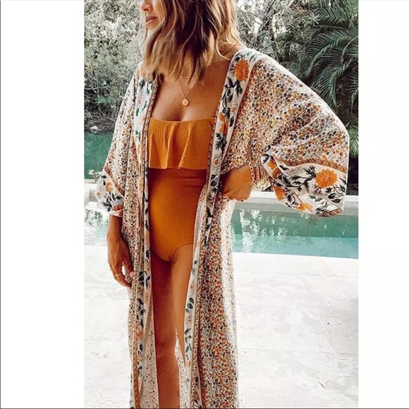 Tops - Stunning Bohemia cardigan floral print kimono.